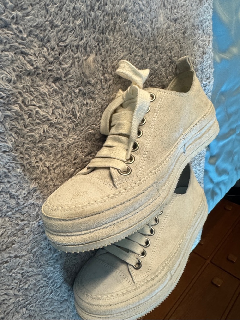 Sneakers - Picture 4 of 7